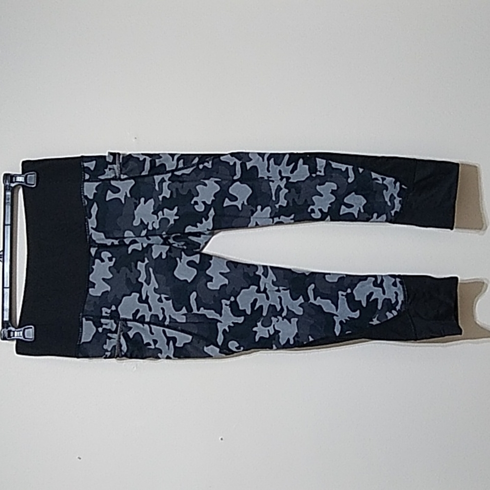 Active Life Camouflage Capri Leggings